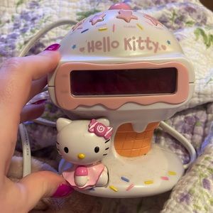 Hello kitty clock